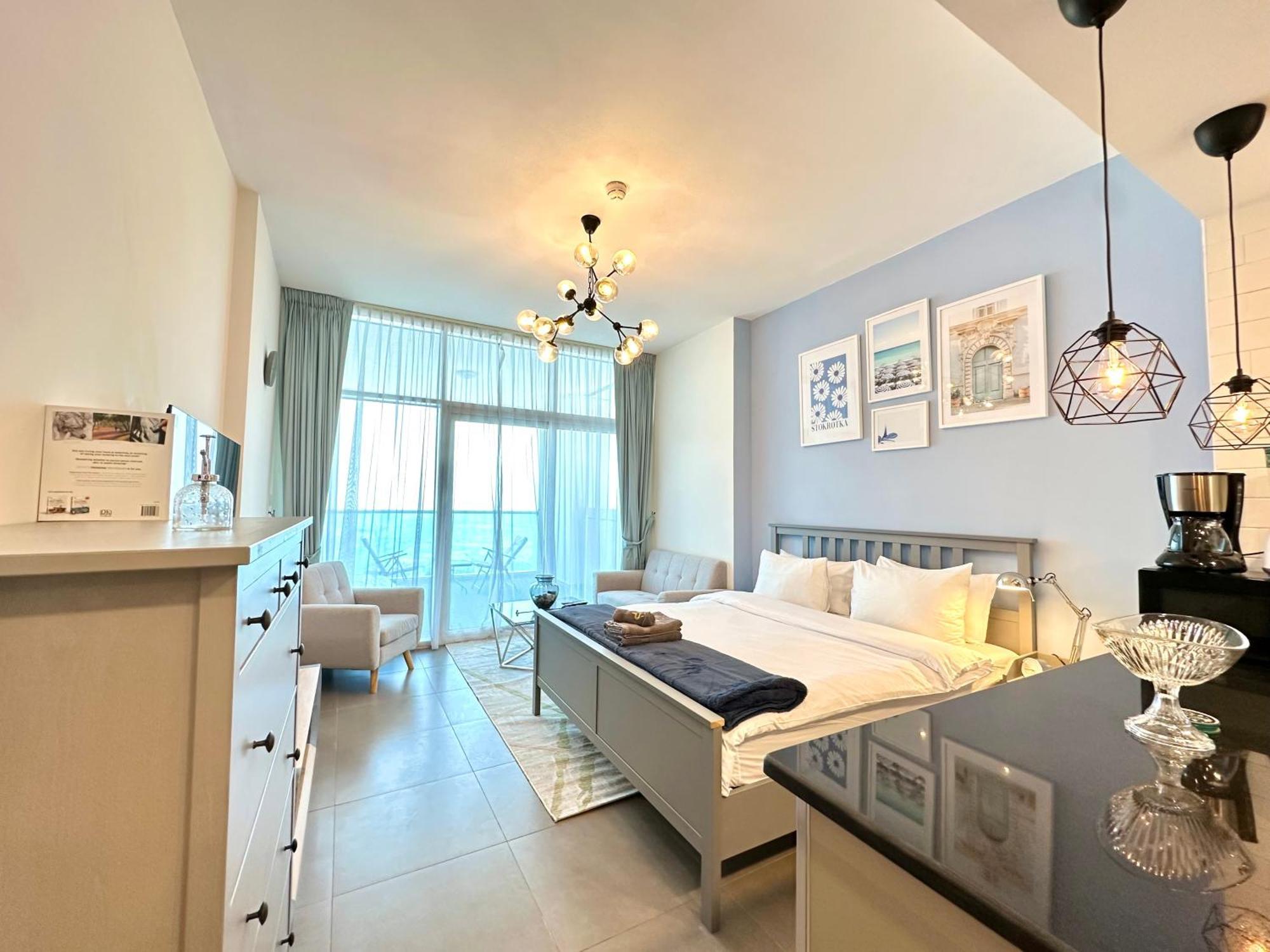 Apartment Marcopolo - Spacious Studio, Jvt, Gym & Pool
