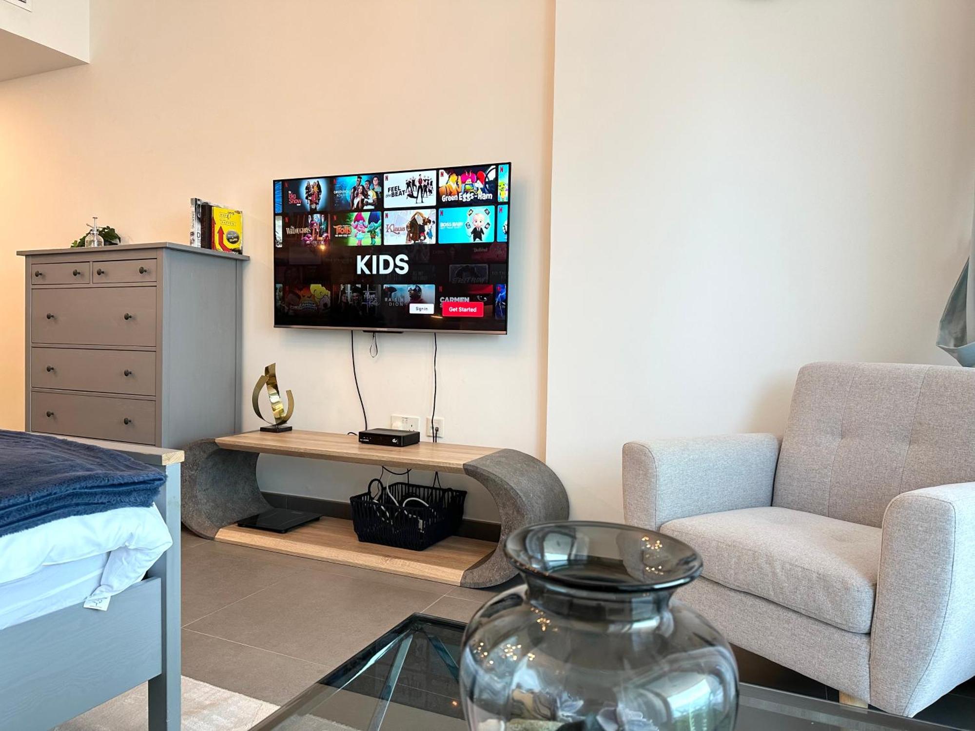 Apartment Marcopolo - Spacious Studio, Jvt, Gym & Pool Dubai
