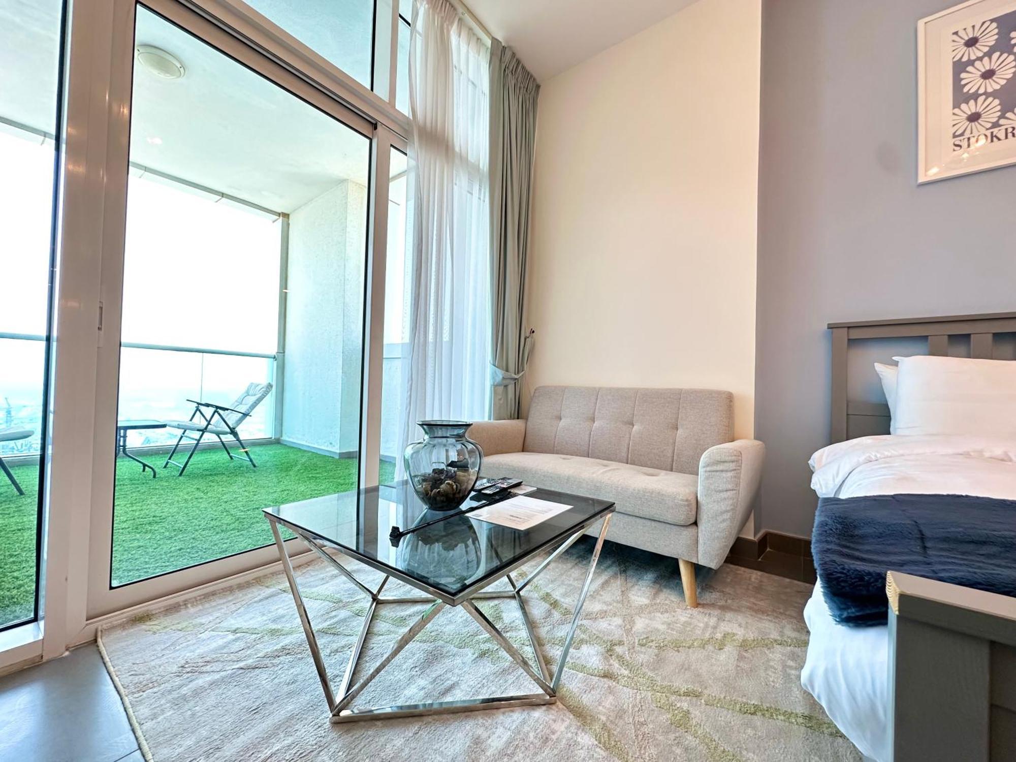 Apartment Marcopolo - Spacious Studio, Jvt, Gym & Pool