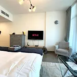 Marcopolo - Spacious Studio, Jvt, Gym & Pool