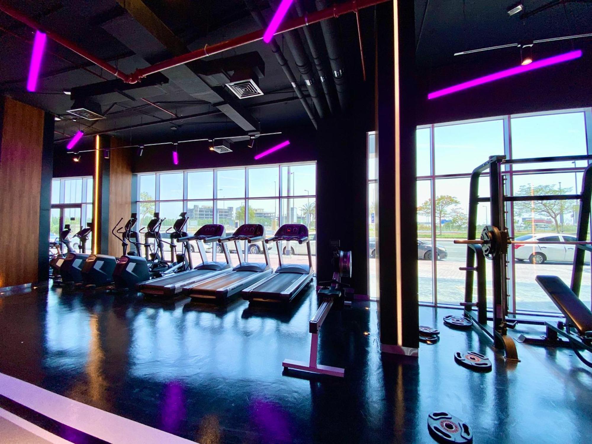 Marcopolo - Spacious Studio, Jvt, Gym & Pool Apartment