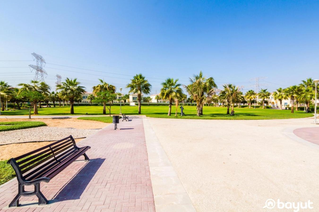 Apartment Marcopolo - Spacious Studio, Jvt, Gym & Pool