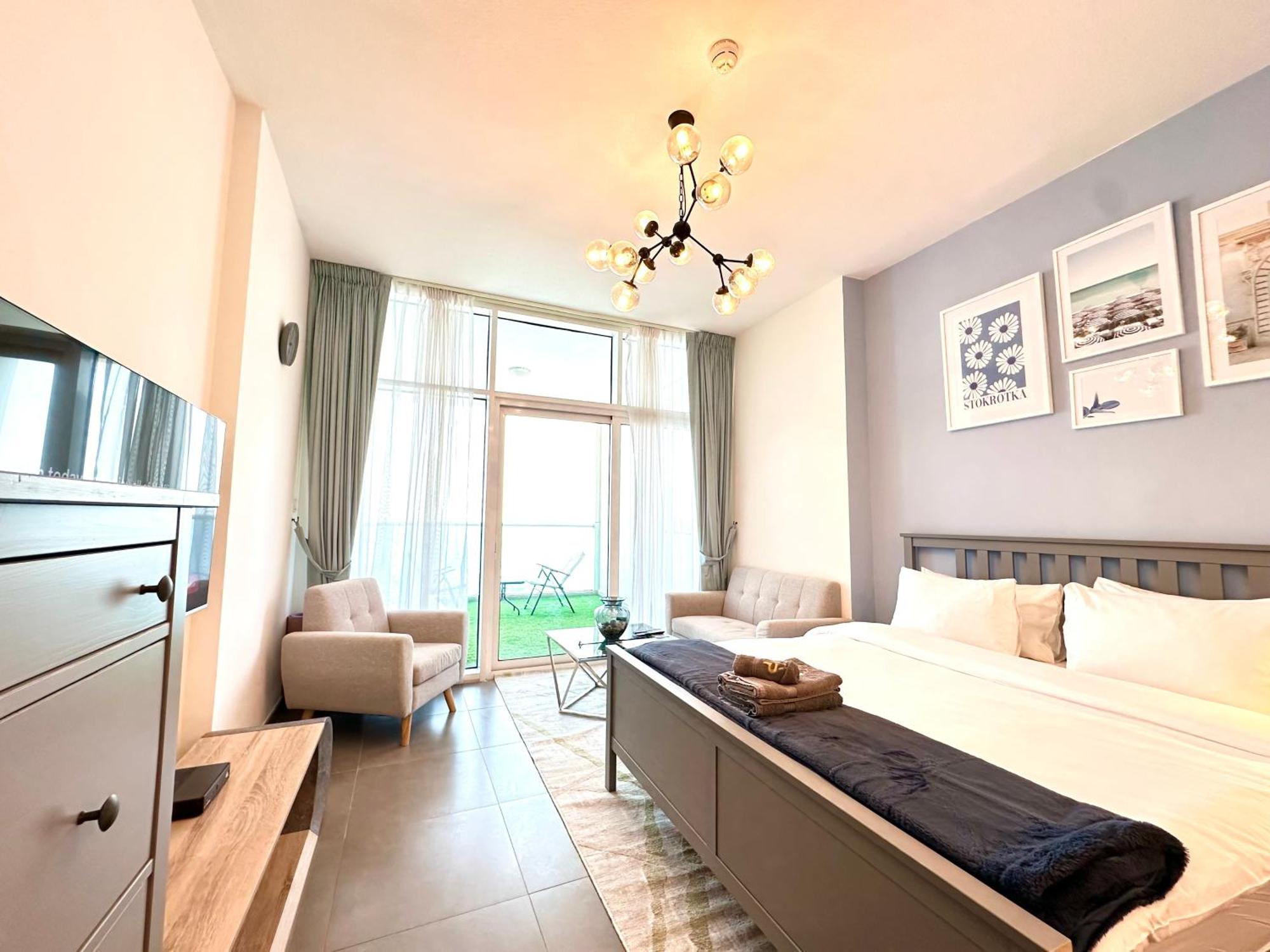 Marcopolo - Spacious Studio, Jvt, Gym & Pool * Dubai