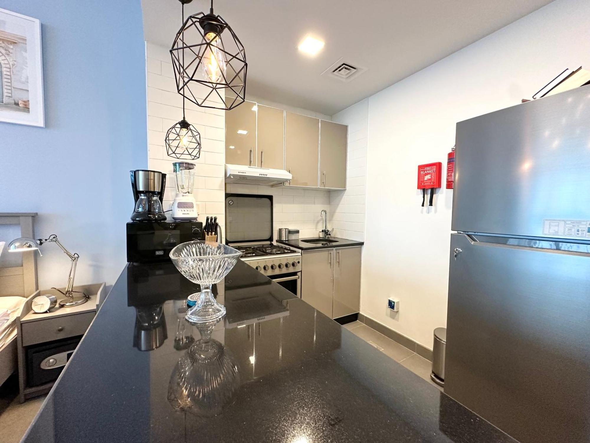 Marcopolo - Spacious Studio, Jvt, Gym & Pool