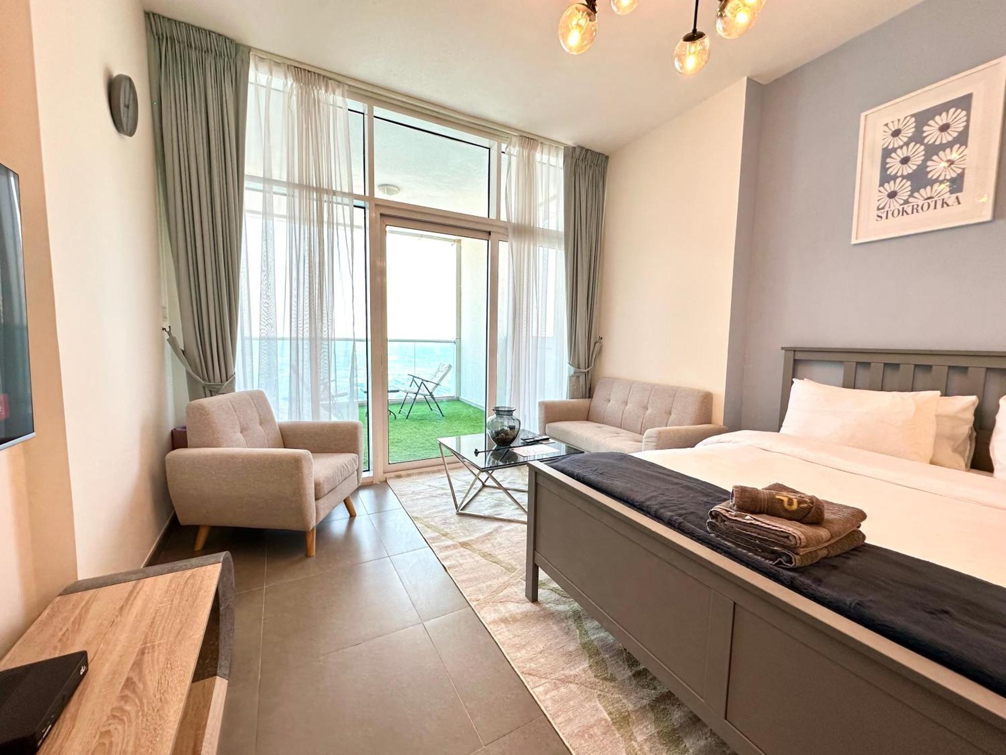 Apartment Marcopolo - Spacious Studio, Jvt, Gym & Pool Dubai