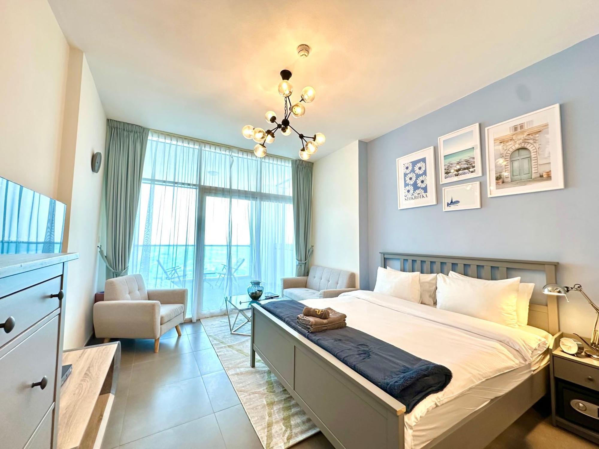 Marcopolo - Spacious Studio, Jvt, Gym & Pool Dubai