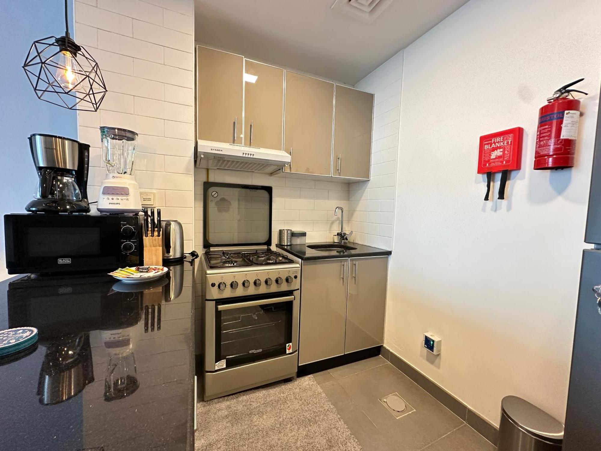 Marcopolo - Spacious Studio, Jvt, Gym & Pool